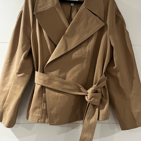 NWOT Banana Republic Waist Length Trench Coat, Women's L Tan Belted Raincoat - Picture 2 of 10
